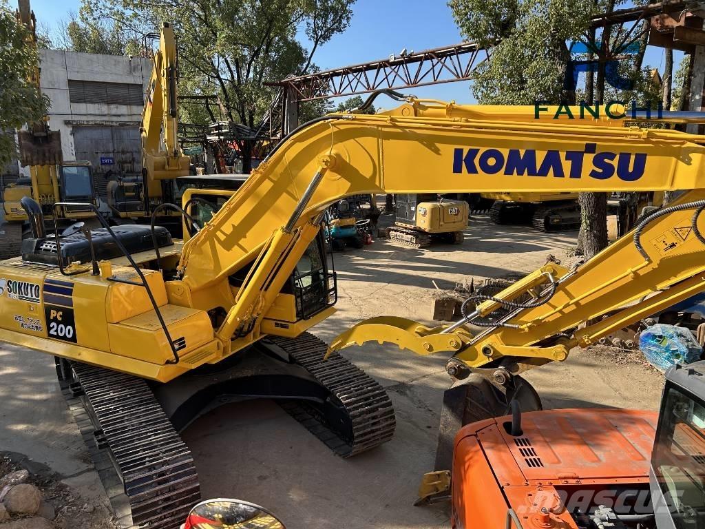 Komatsu PC 200 Roomikekskavaatorid