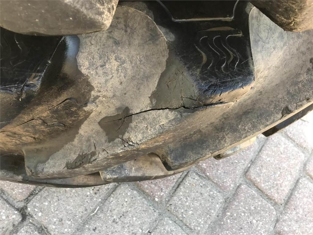 BKT 650/85R42 Rehvid, rattad ja veljed