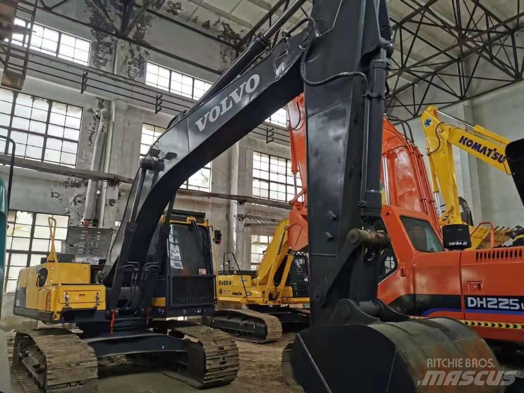 Volvo EC200D Roomikekskavaatorid