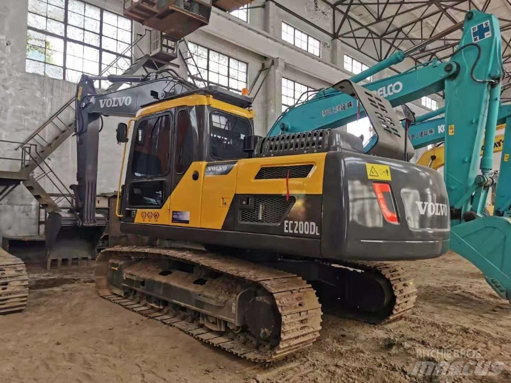 Volvo EC200D Roomikekskavaatorid