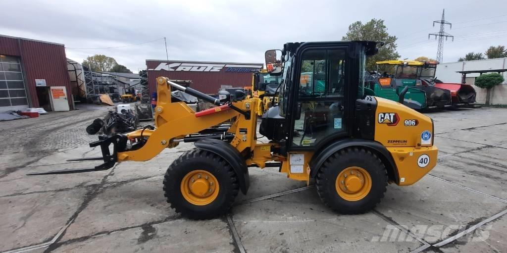 CAT 906 Rataslaadurid