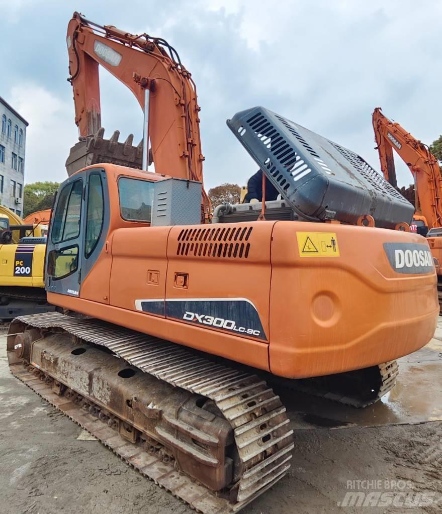 Doosan DX 300 LC Roomikekskavaatorid