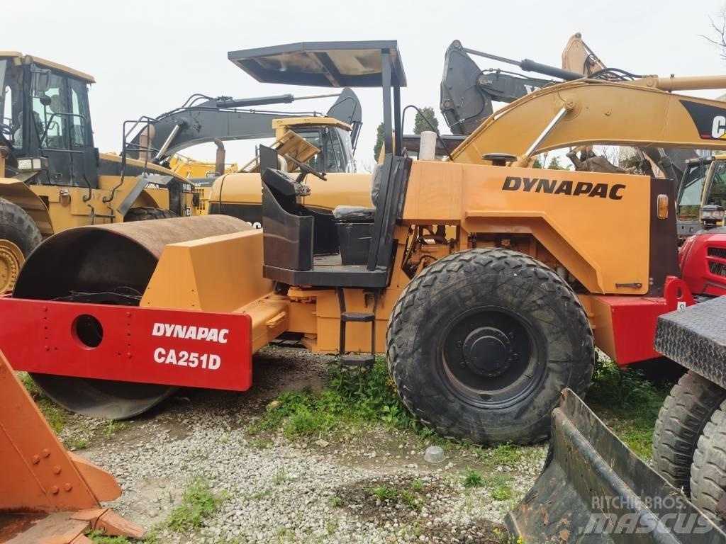 Dynapac CA 251 D Ühe trumliga rullid