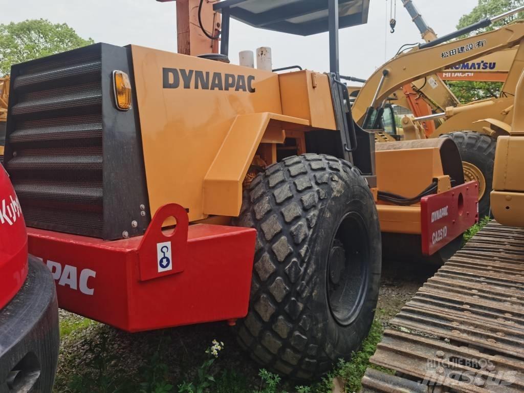 Dynapac CA 251 D Ühe trumliga rullid