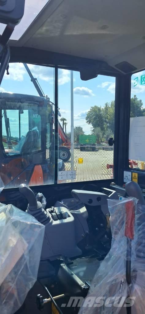 Hitachi ZX33U Roomikekskavaatorid