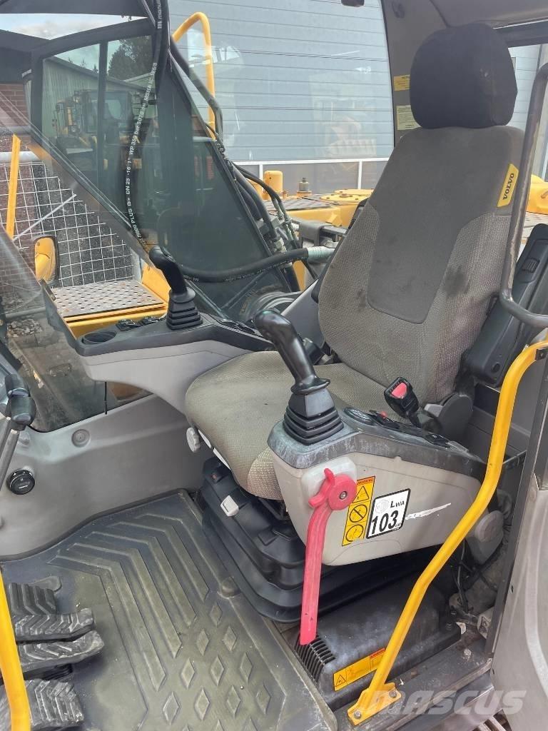 Volvo EC210CL Roomikekskavaatorid