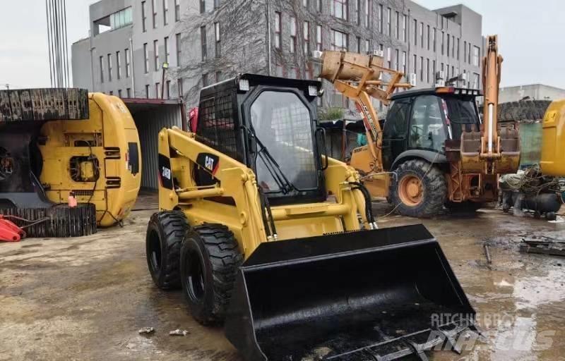 CAT 246D Kompaktlaadurid