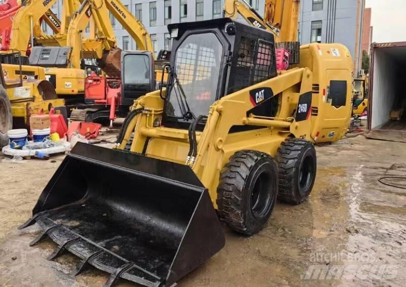 CAT 246D Kompaktlaadurid