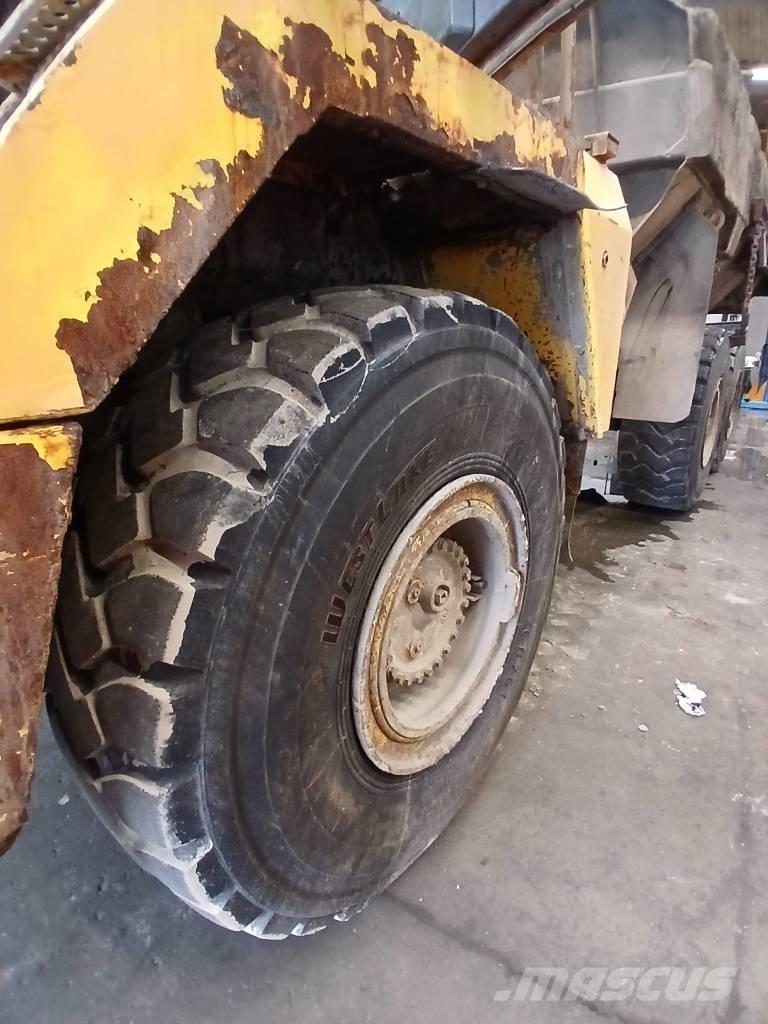 Komatsu HM 300-2 Liigendraamiga pinnaseveokid