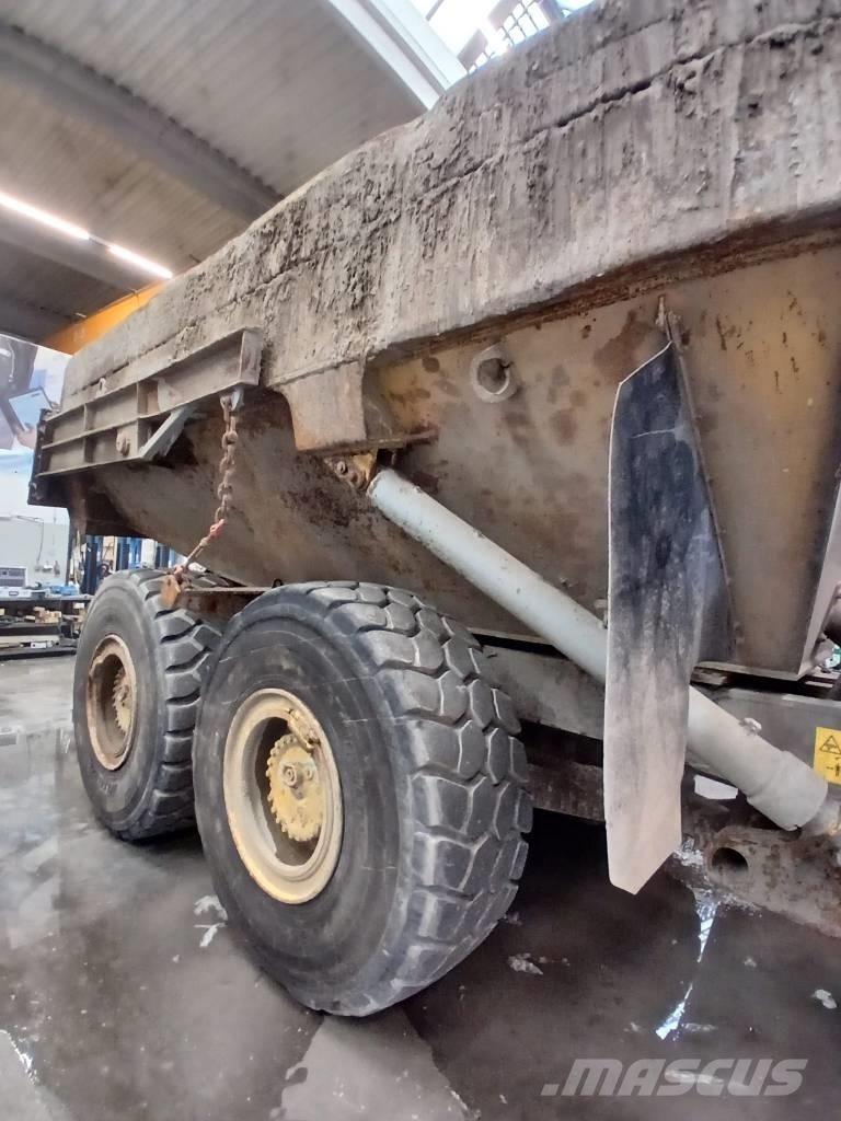 Komatsu HM 300-2 Liigendraamiga pinnaseveokid