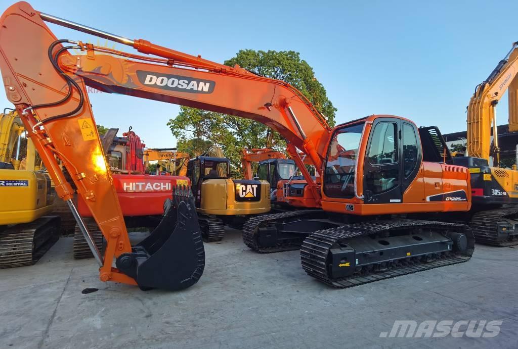 Doosan DX 225 LC Roomikekskavaatorid