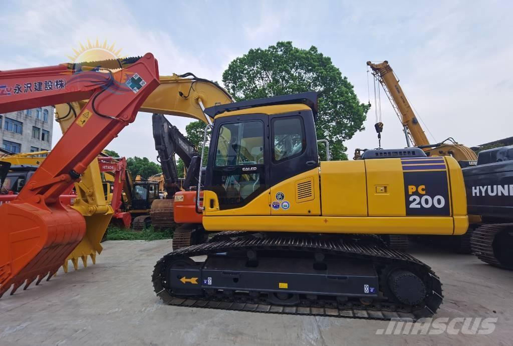 Komatsu PC 200-7 Roomikekskavaatorid
