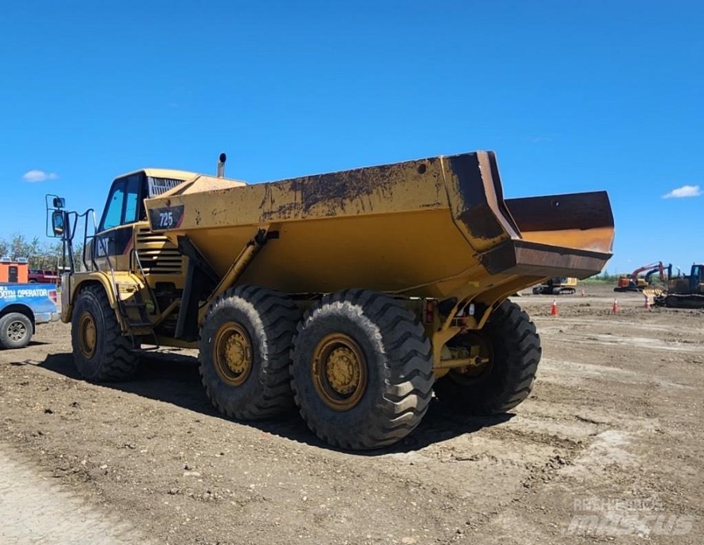 CAT 725 Liigendraamiga pinnaseveokid