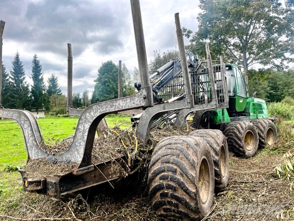 John Deere 1110 E Forwarderid