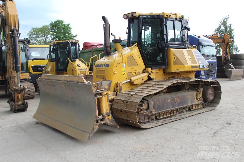 Komatsu D 61 PXI-23 Buldooserid