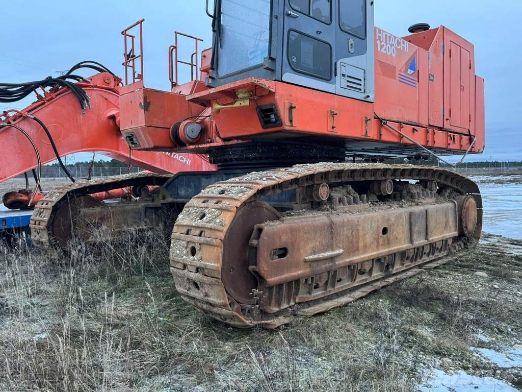 Hitachi EX1200-5D Roomikekskavaatorid