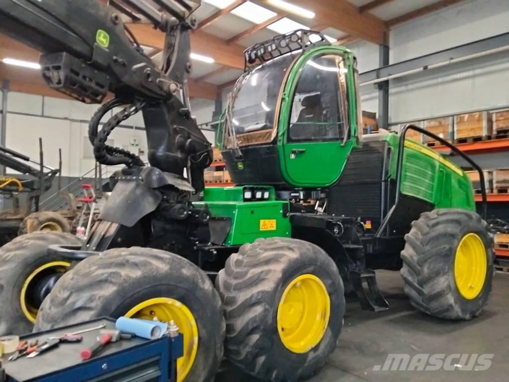 John Deere 1270 E Harvesterid