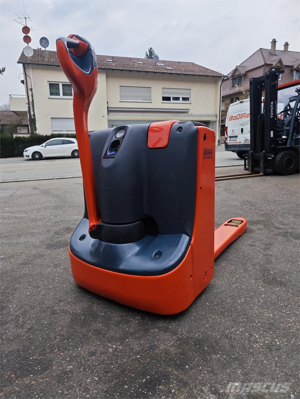 Linde T 16 Järelkäidavad virnastajad