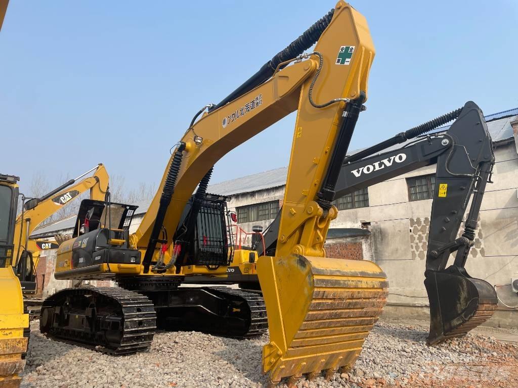 CAT 340 Roomikekskavaatorid