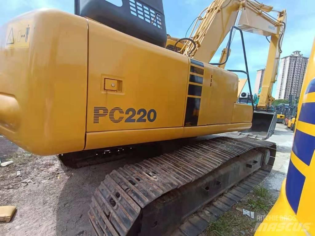 Komatsu PC 220-6 Roomikekskavaatorid