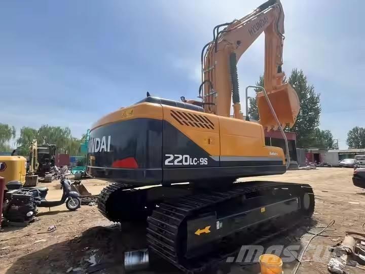 Hyundai 220 LC  9s Roomikekskavaatorid