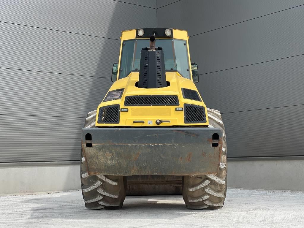 Bomag BW 216 DH-4i Ühe trumliga rullid