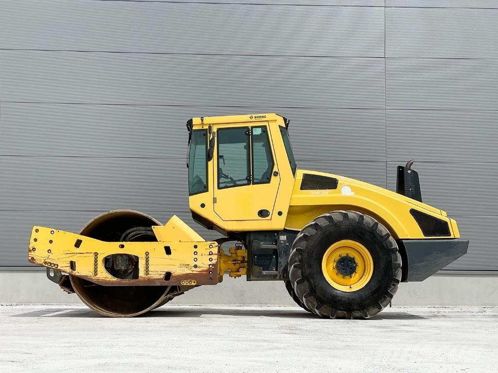 Bomag BW 216 DH-4i Ühe trumliga rullid