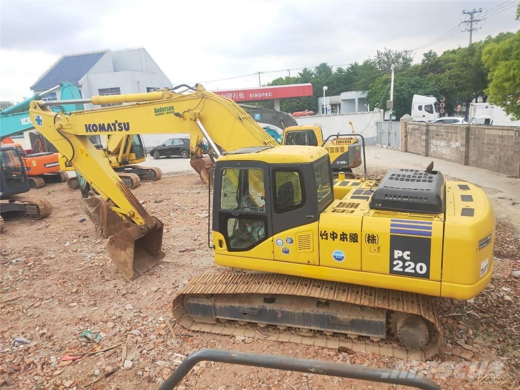 Komatsu PC220-7 Roomikekskavaatorid