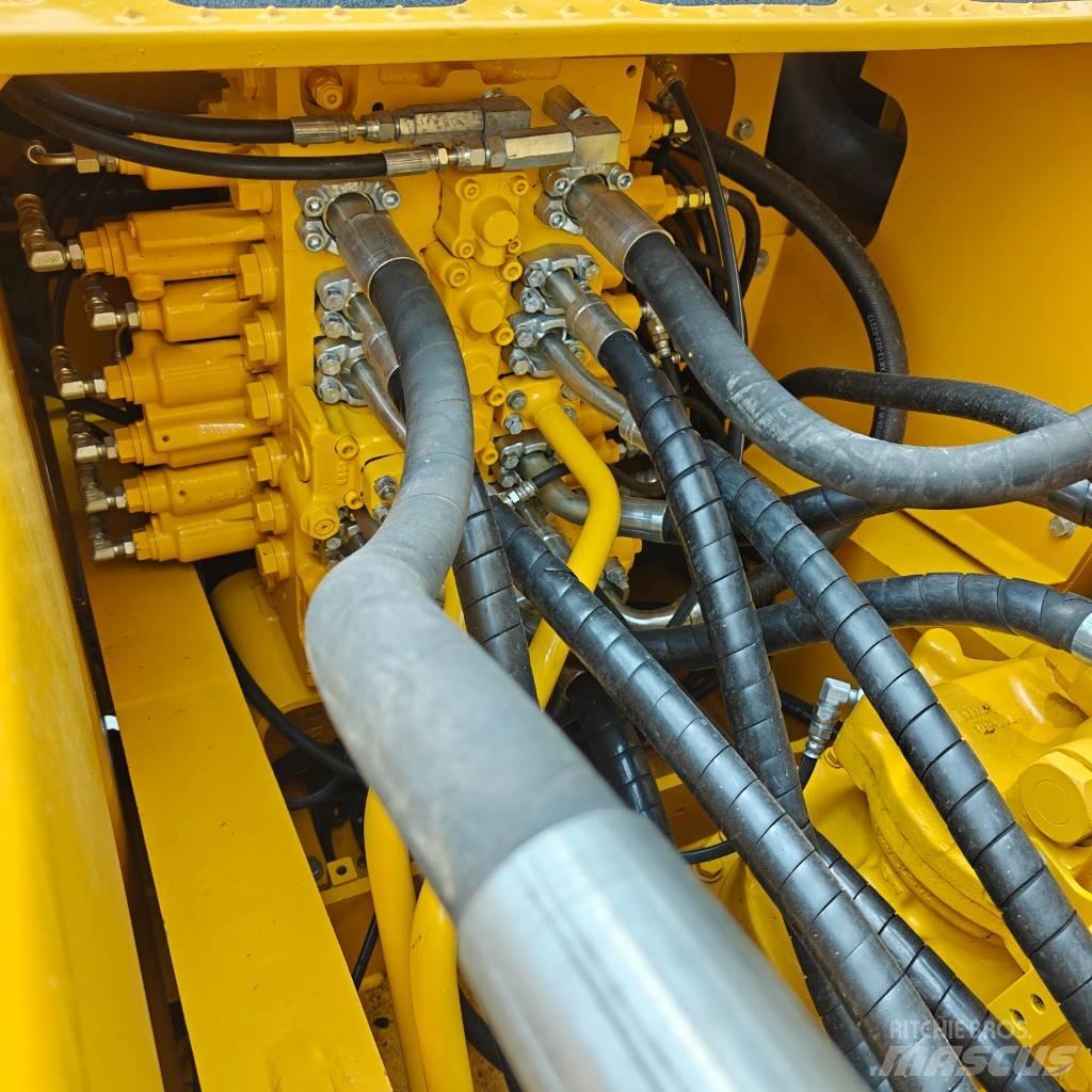 Komatsu 220-8MO Roomikekskavaatorid