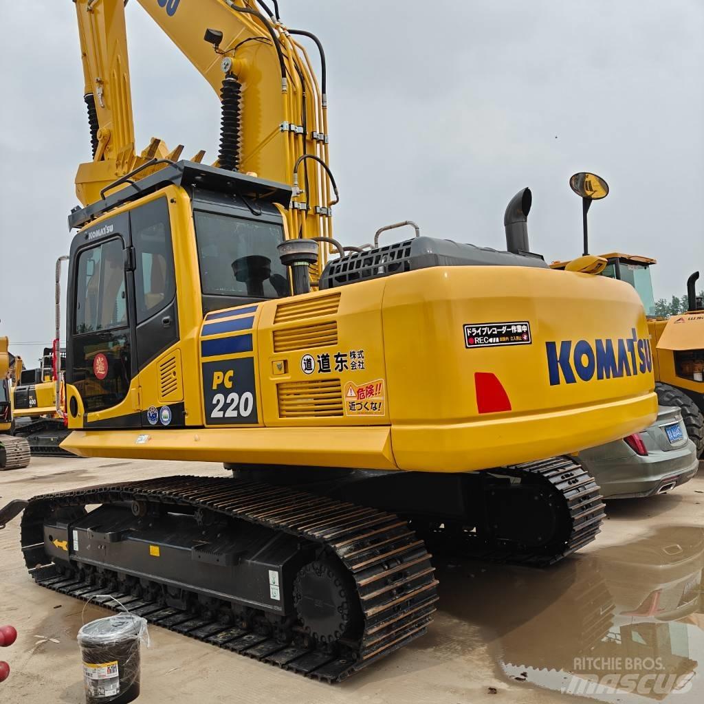 Komatsu 220-8MO Roomikekskavaatorid