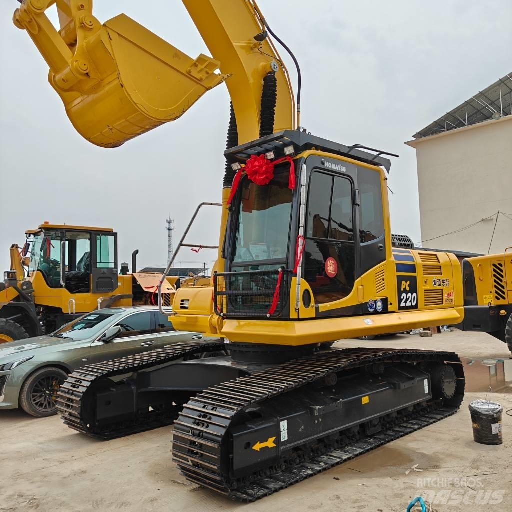 Komatsu 220-8MO Roomikekskavaatorid