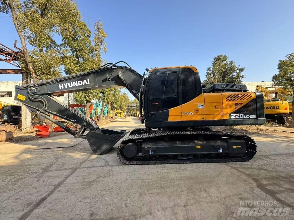 Hyundai 220LC-9S Roomikekskavaatorid