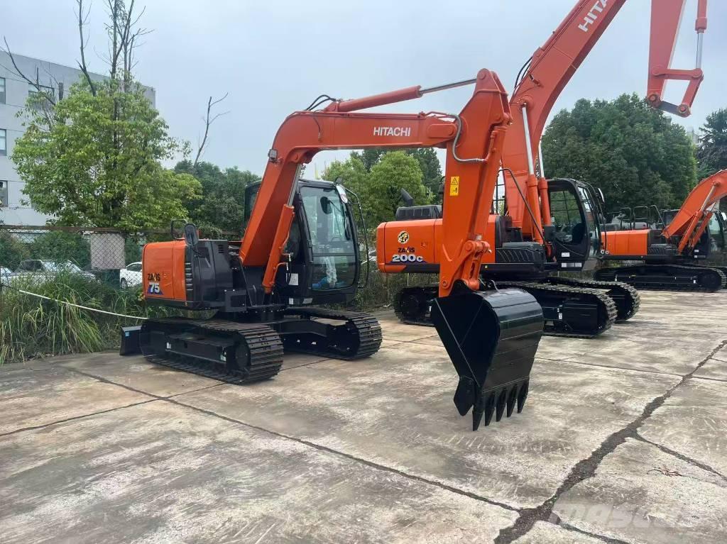 Hitachi ZX 75 Väikeekskavaatorid 7t-12t