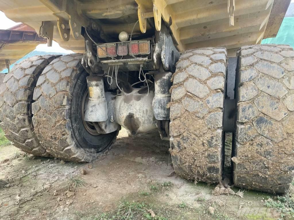 Komatsu HD 605-7 Karjääriveokid
