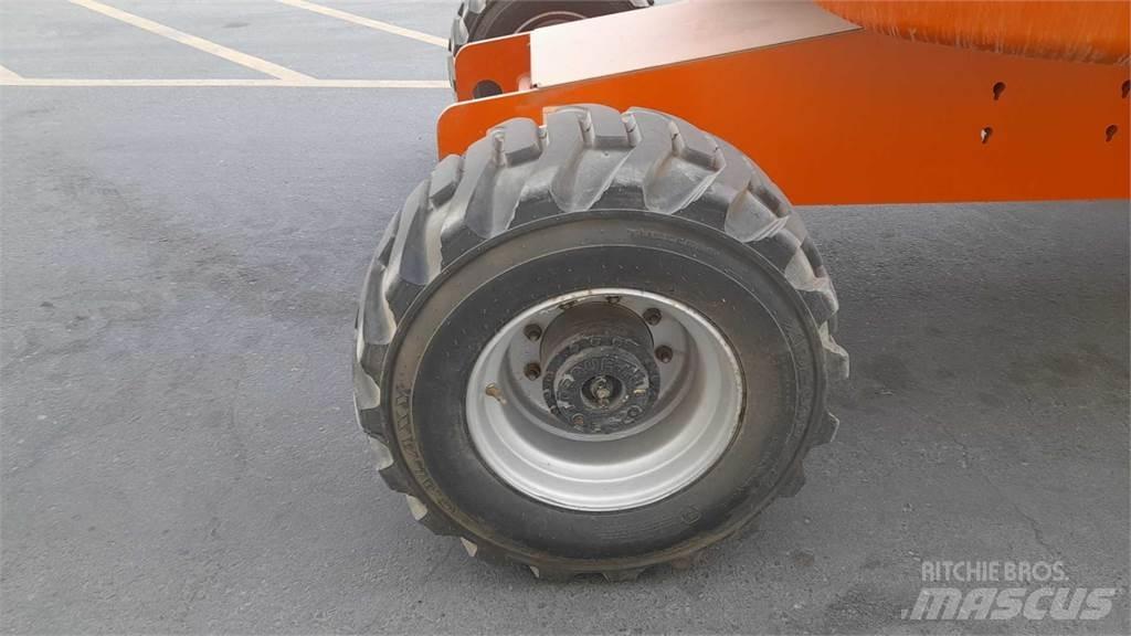 JLG 450AJSII Iseliikuvad poomtõstukid
