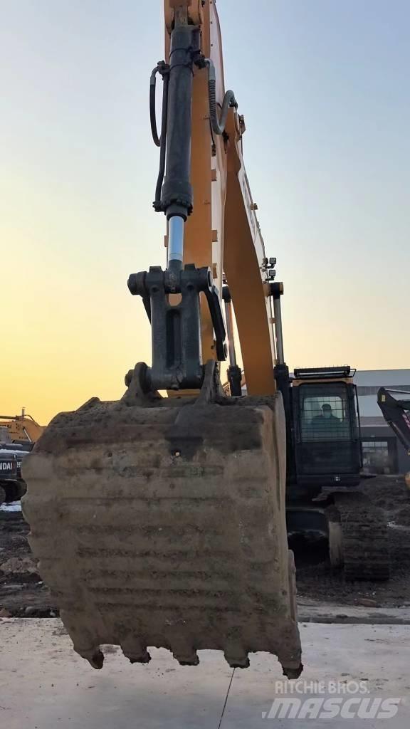 Hyundai R520L-9VS Roomikekskavaatorid