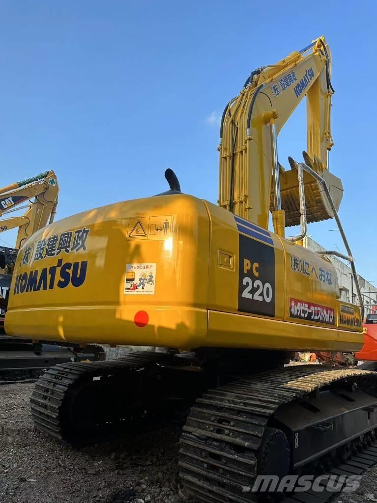 Komatsu PC 220-7 Roomikekskavaatorid