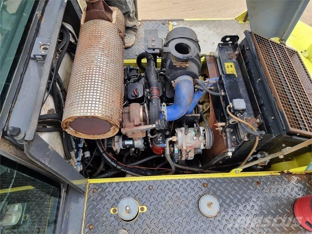 Ammann AP 240 Pneumorehvidega rullid