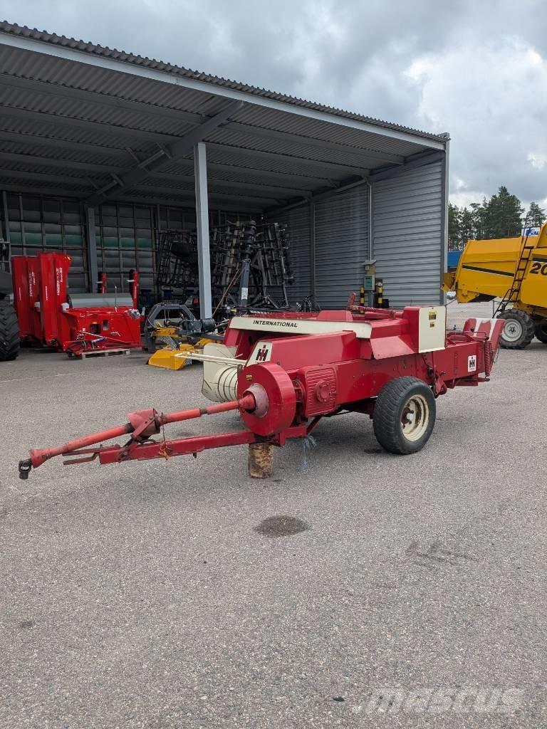 International 430 T Heinapressid