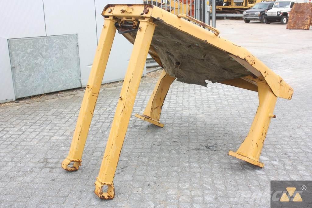 CAT D8N O-rops cab Kabiinid