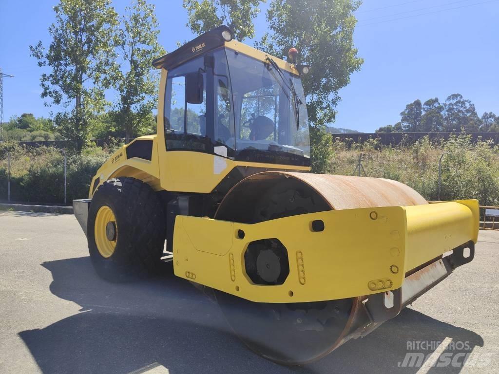 Bomag BW 211 D-50 Pneumorehvidega rullid