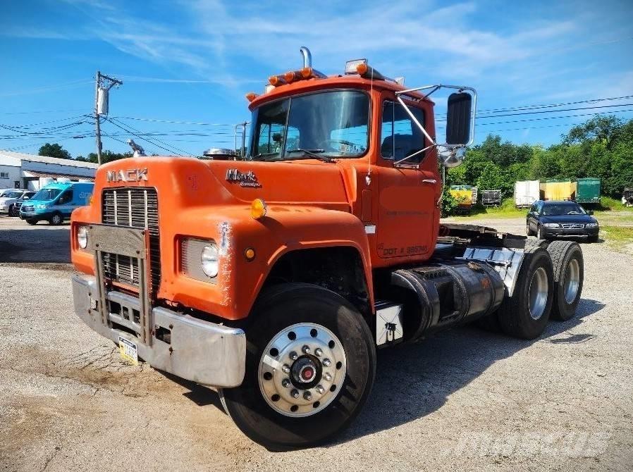 Mack R 688 ST Sadulveokid