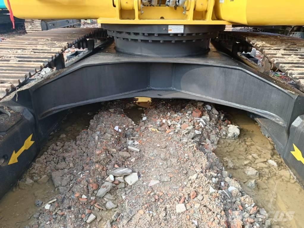 Komatsu PC 200-8 Roomikekskavaatorid