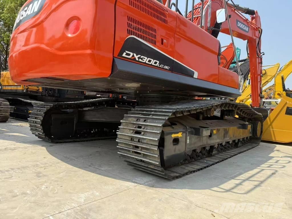 Doosan DX300 Roomikekskavaatorid