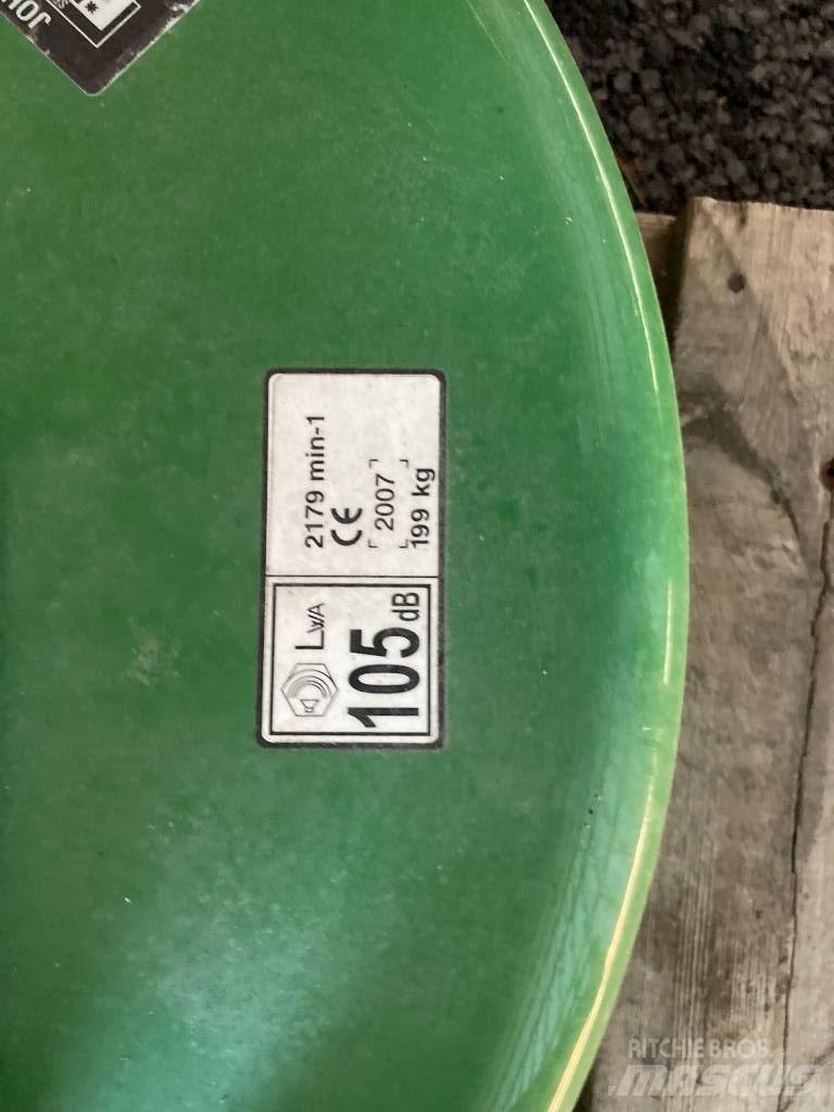 John Deere 7 Iron Muu kommunaaltehnika