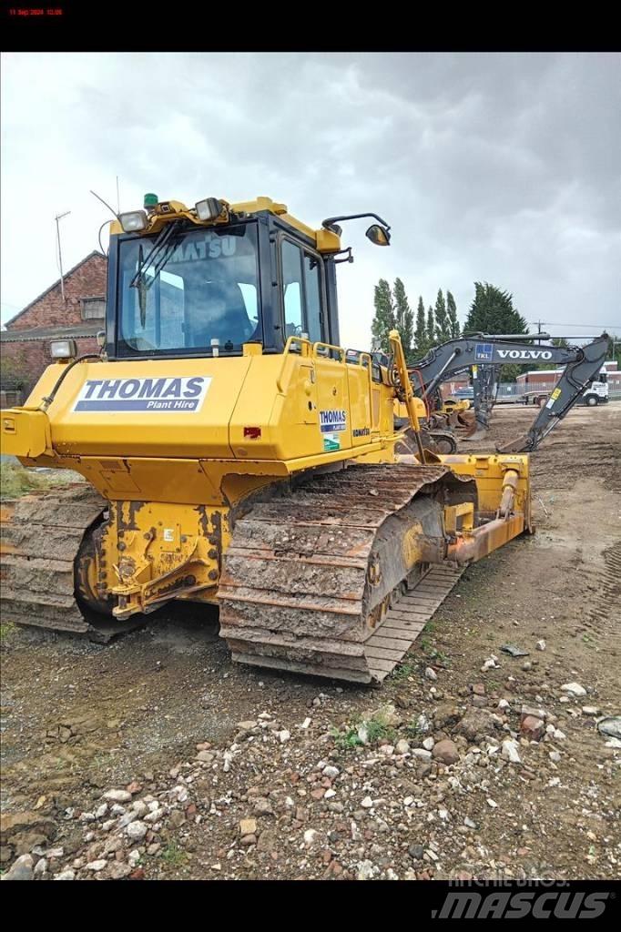 Komatsu D 65 PX-18 Buldooserid