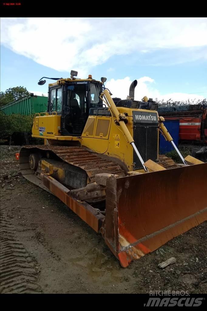 Komatsu D 65 PX-18 Buldooserid