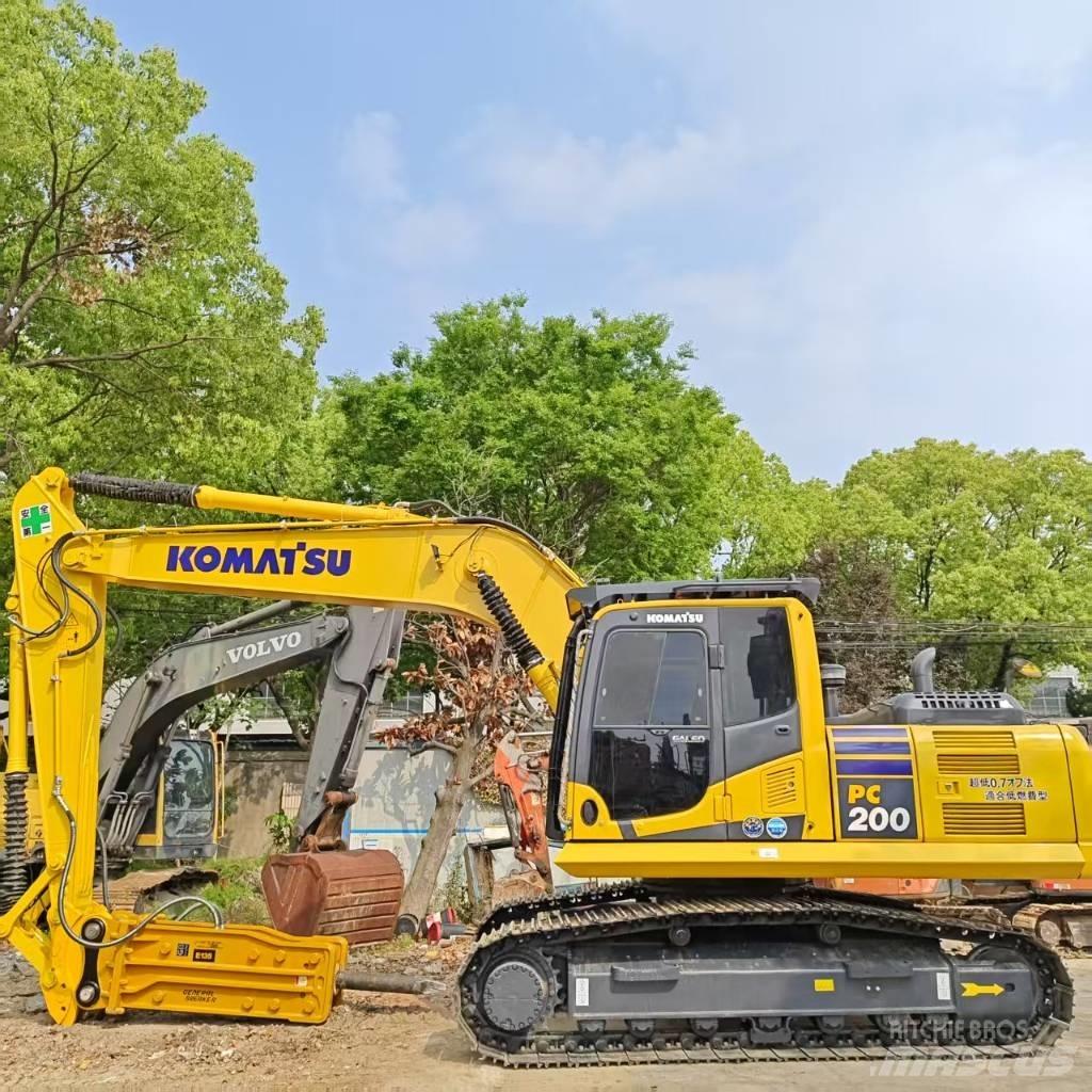 Komatsu PC 200-7 Roomikekskavaatorid