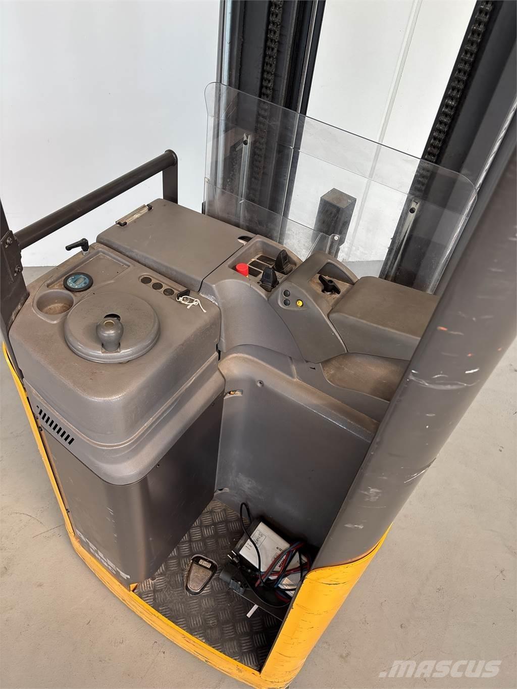 Atlet A160 Platvormiga virnastajad