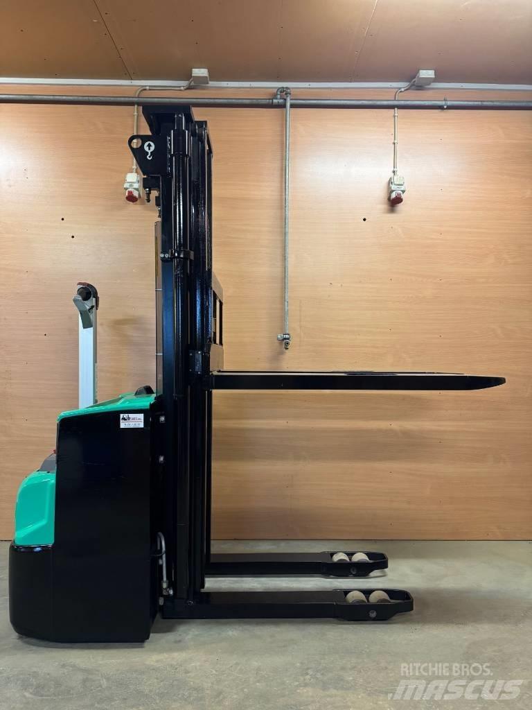 Mitsubishi SBP 12 N2 Järelkäidavad virnastajad